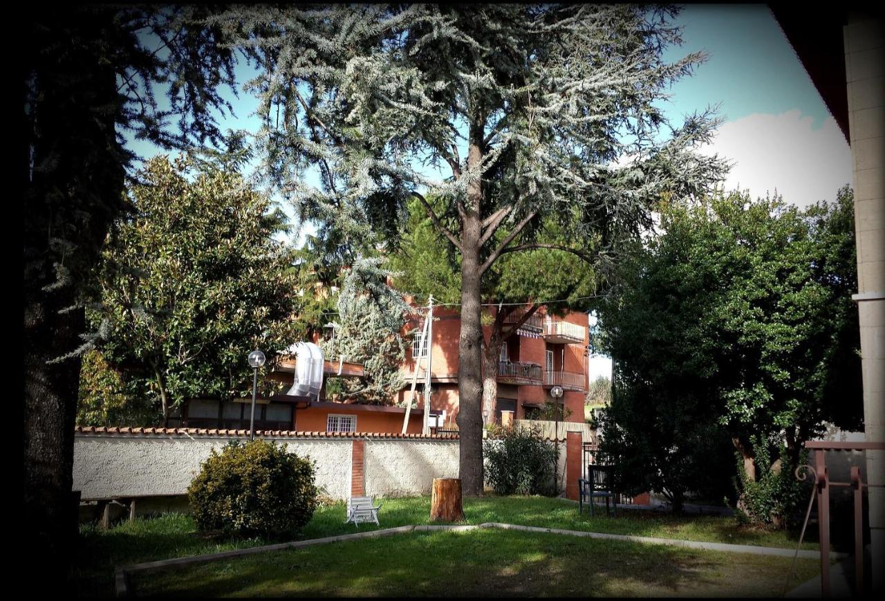 فندق La Casa Degli Oleandri روما المظهر الخارجي الصورة